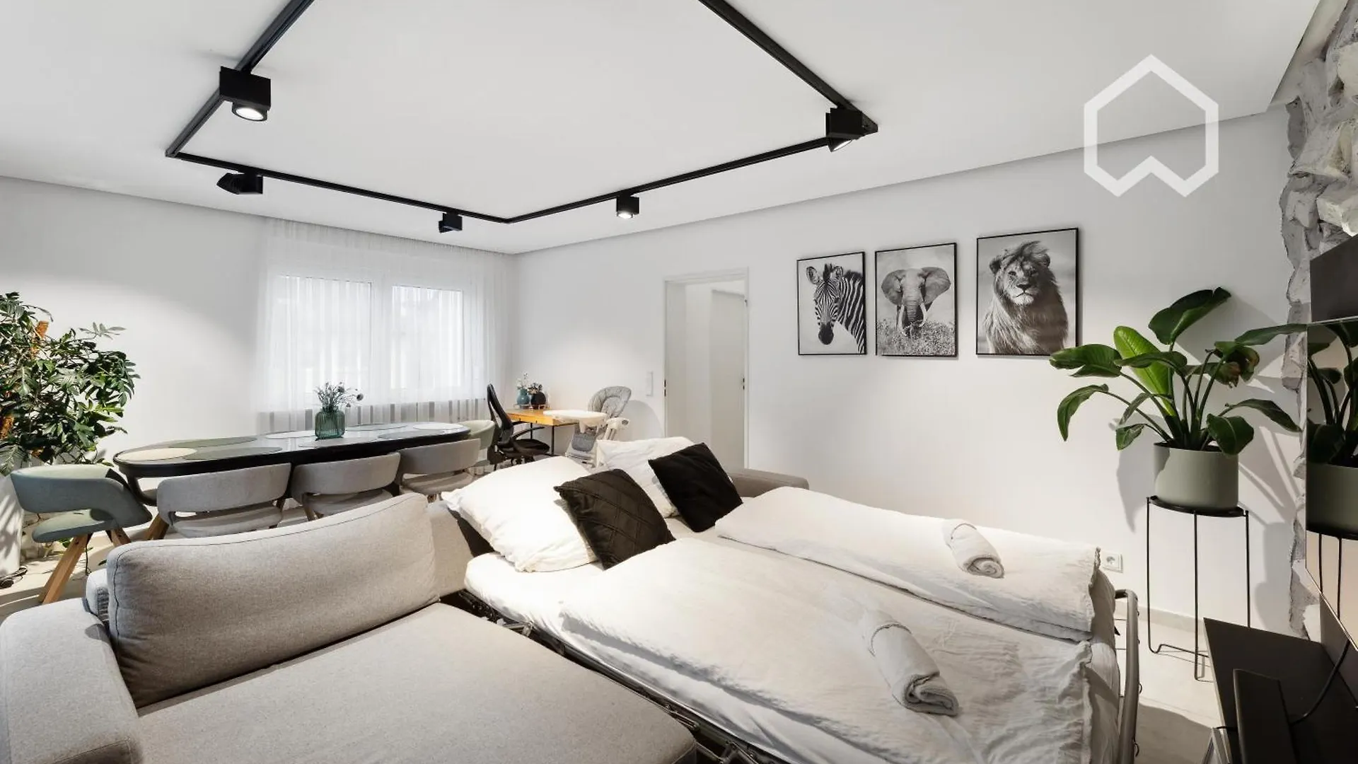 Day Young Life 1 Or 2 Aparts Apartment